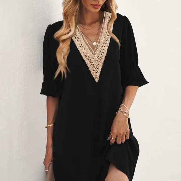 Elegant Black Dress with Lace Detail - Picture 6 of 6